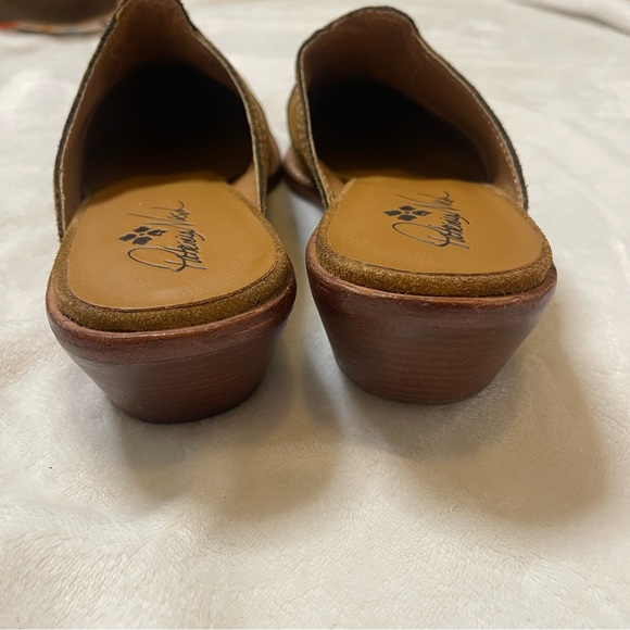 Patricia Nash /  Batista / Women's Mules / Tan Suede / Western / Sz 8 brand new! - Picture 5 of 6